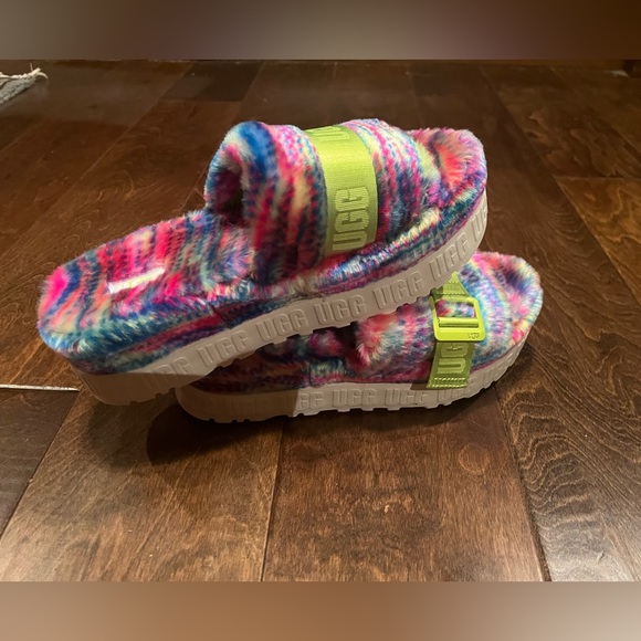 Ugg women 8 multicolor logo platform fluffita pixelate NWOB buckle new w/out box - Picture 6 of 7